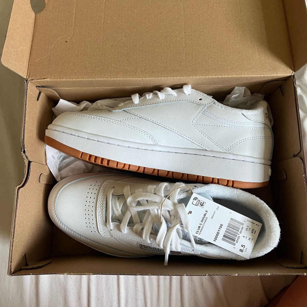 NWT REEBOK TENNIS SHOE